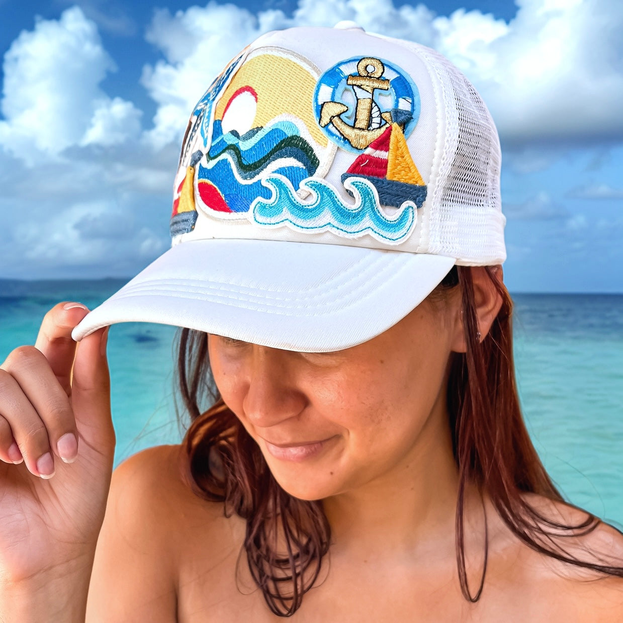 White trucker cap with Nautical applique