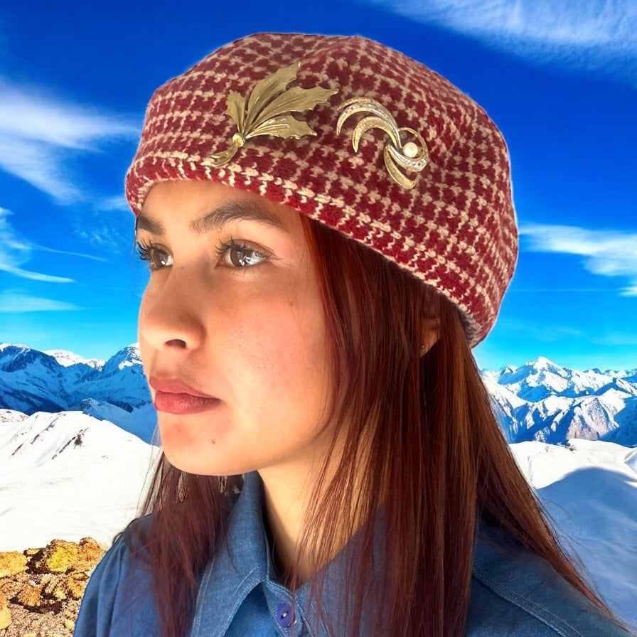 Vintage-Inspired Red and White Pure Wool Beret