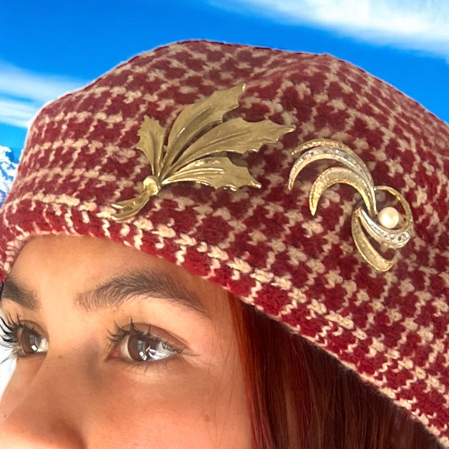 Vintage-Inspired Red and White Pure Wool Beret